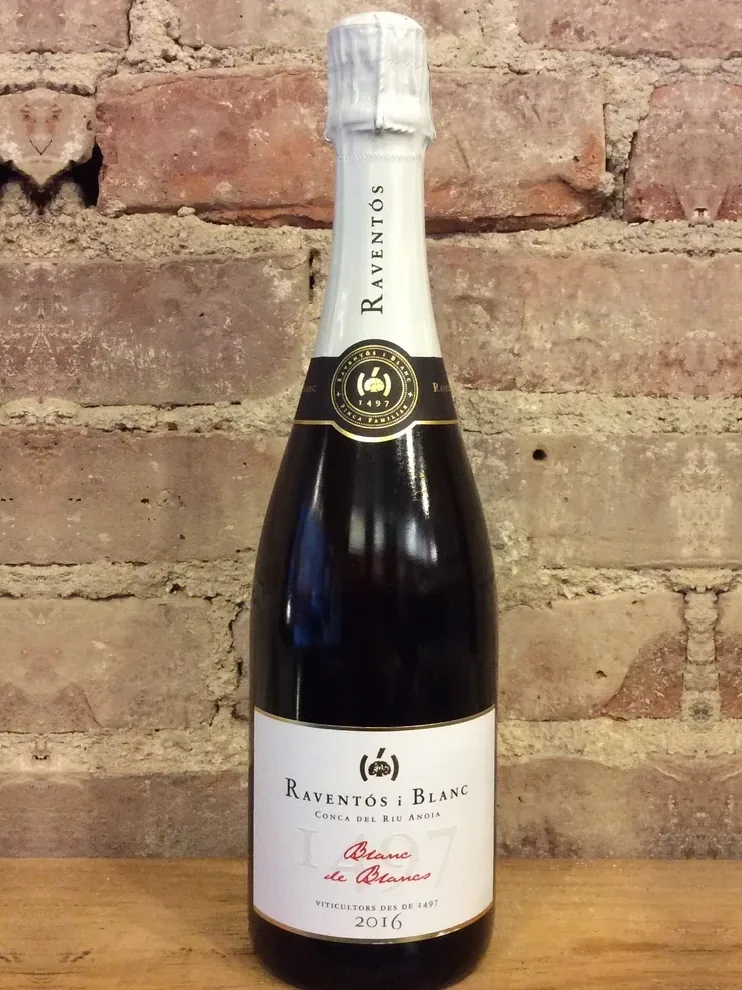 Raventós i Blanc Blanc de Blancs, de nuestra bodega · El Patio de Glòria, Palma de Mallorca
